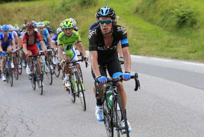 Rigoberto Uran (Sky) sets the pace in the day's final climb
