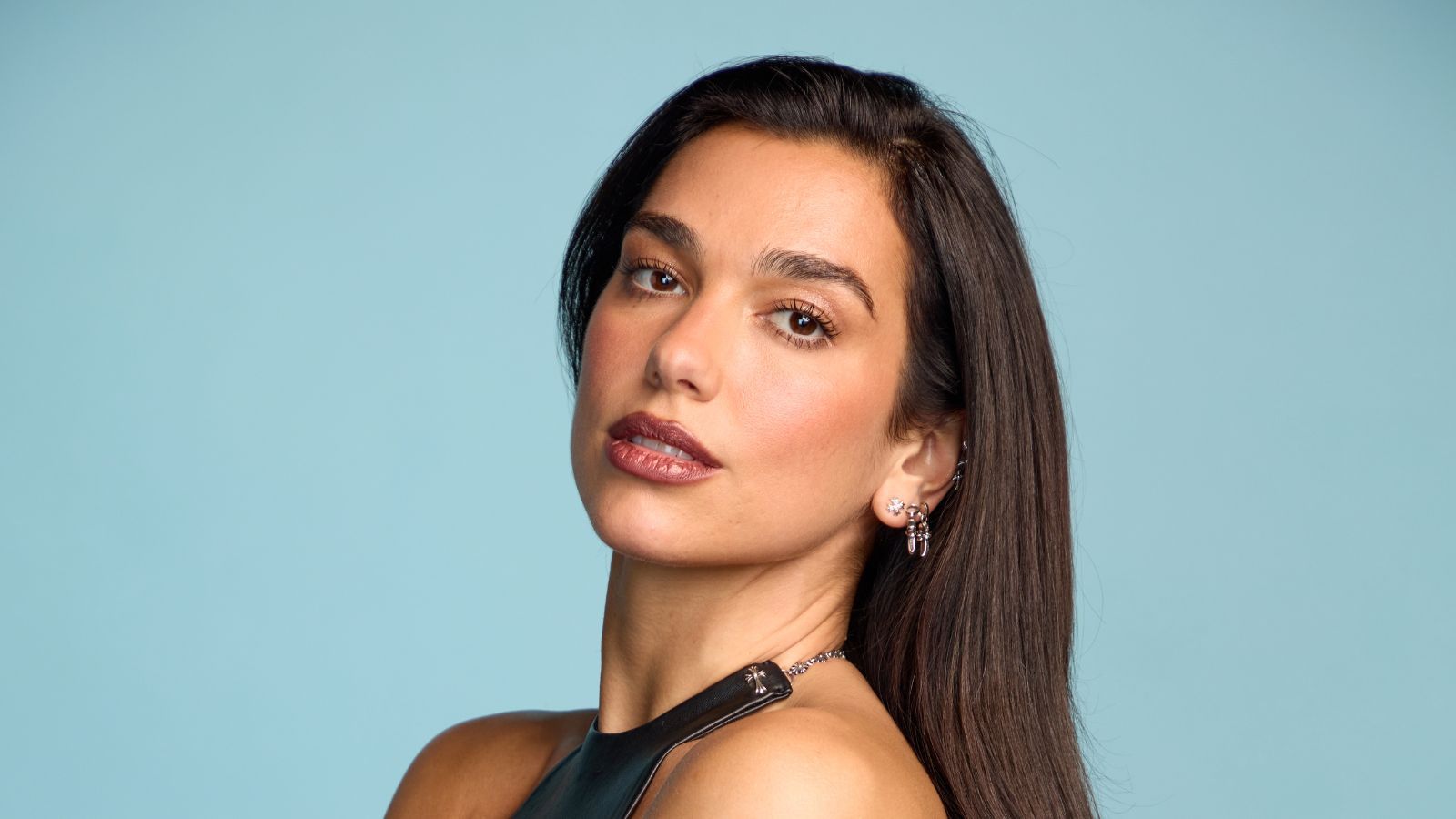 Dua Lipa’s Blue Kitchen Wall Transforms Classic Interiors