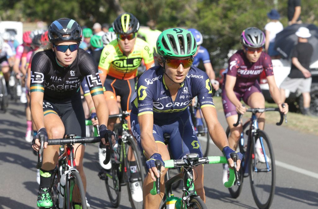 Katrin Garfoot (Orica-Scott) in the bunch before her move