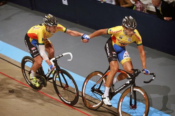 Peter Schep and Wim Stroetinga (Vlasman) lead after the opening day in Rotterdam