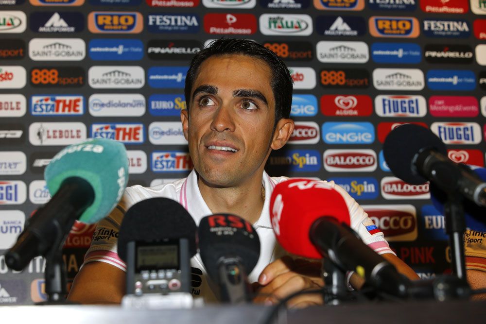 Alberto Contador surrounded by microphones