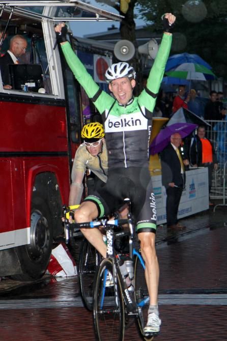 Bauke Mollema (Belkin) wins the Profronde van Surhuisterveen criterium ahead of Chris Froome (Sky)