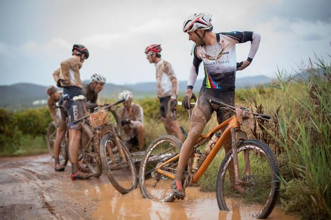 Team Meerendal Songo Specialized stop to help Christoph Sauser who was having brake issues