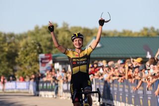 Marianne Vos powers away to win at World Cup Iowa City