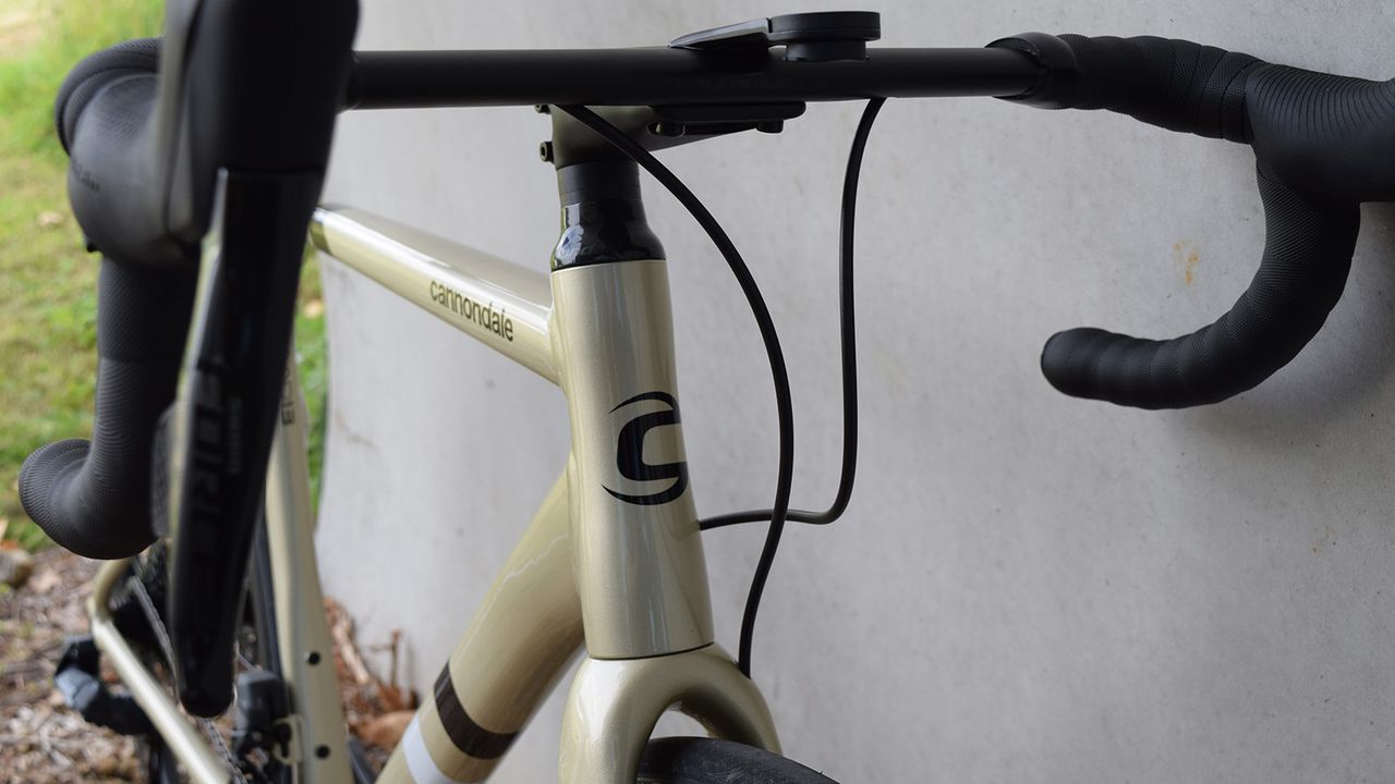 Integrated brake hoses are fed into the fork and the left hand side of the down tube