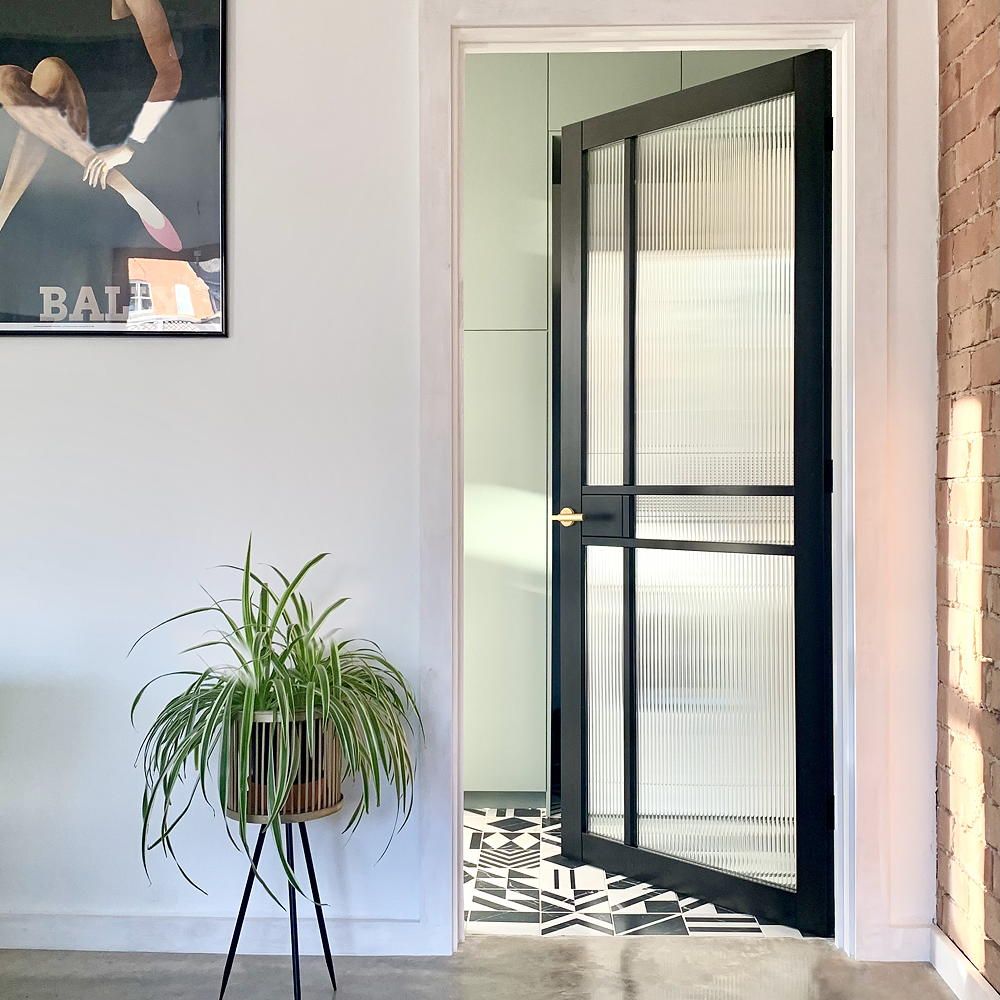 Instagrammer saved £100s on this stunning DIY reeded glass door upcycle ...