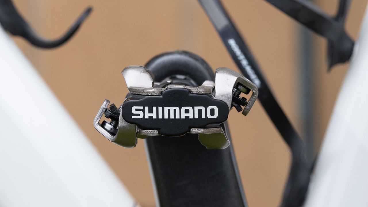 Side on view of the Shimano M520 pedal showing the Shimano branding