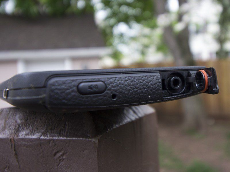 DuraForce XD top ports