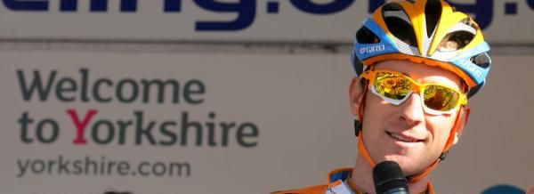 Bradley Wiggins (Garmin-Slipstream) is presented to the crowd