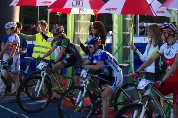 The women are lined up for the sprint stage final.