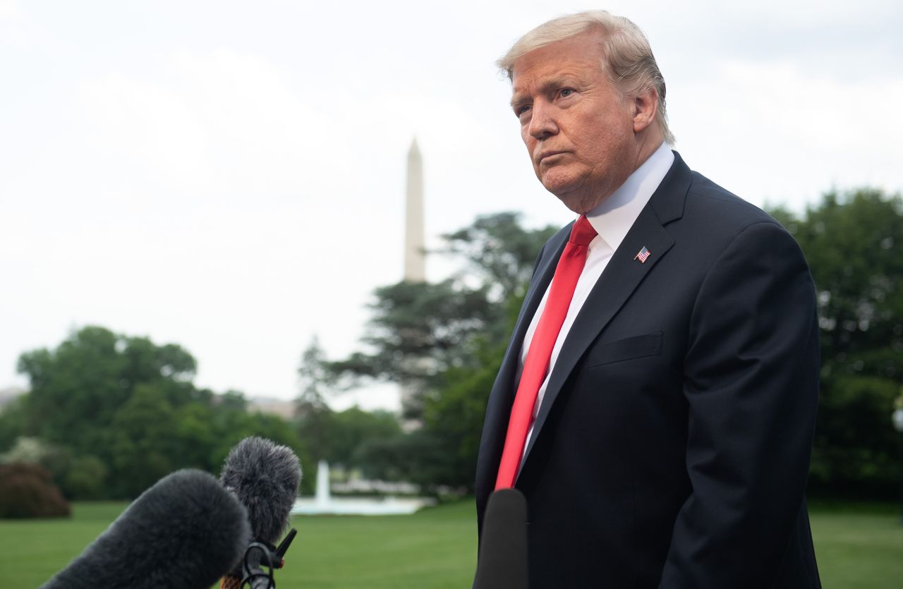 Trump on the White House lawn talking to reporters