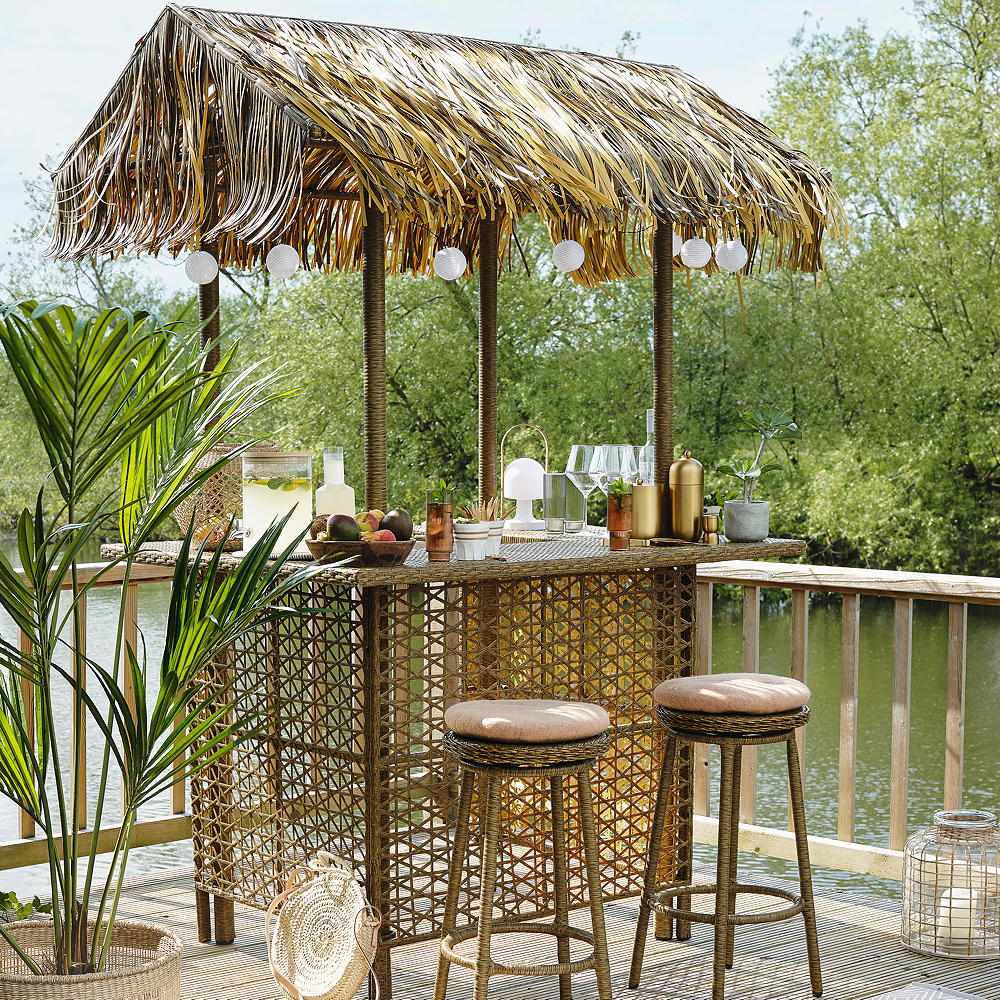 garden area with garden bar and shed with stool chair