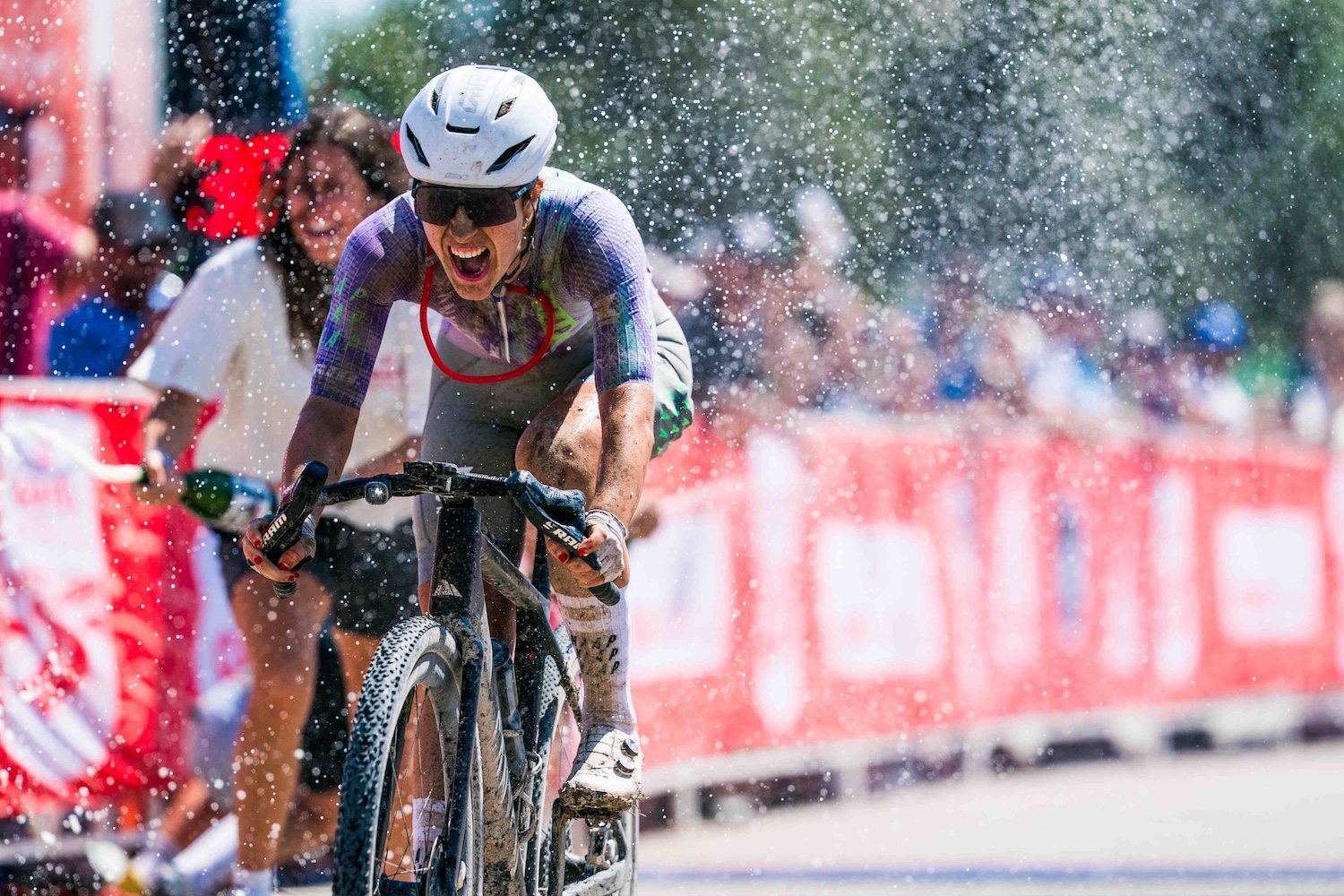 Rosa Klöser (Canyon-SRAM) claims the win at 2025 Lauf Gravel Worlds
