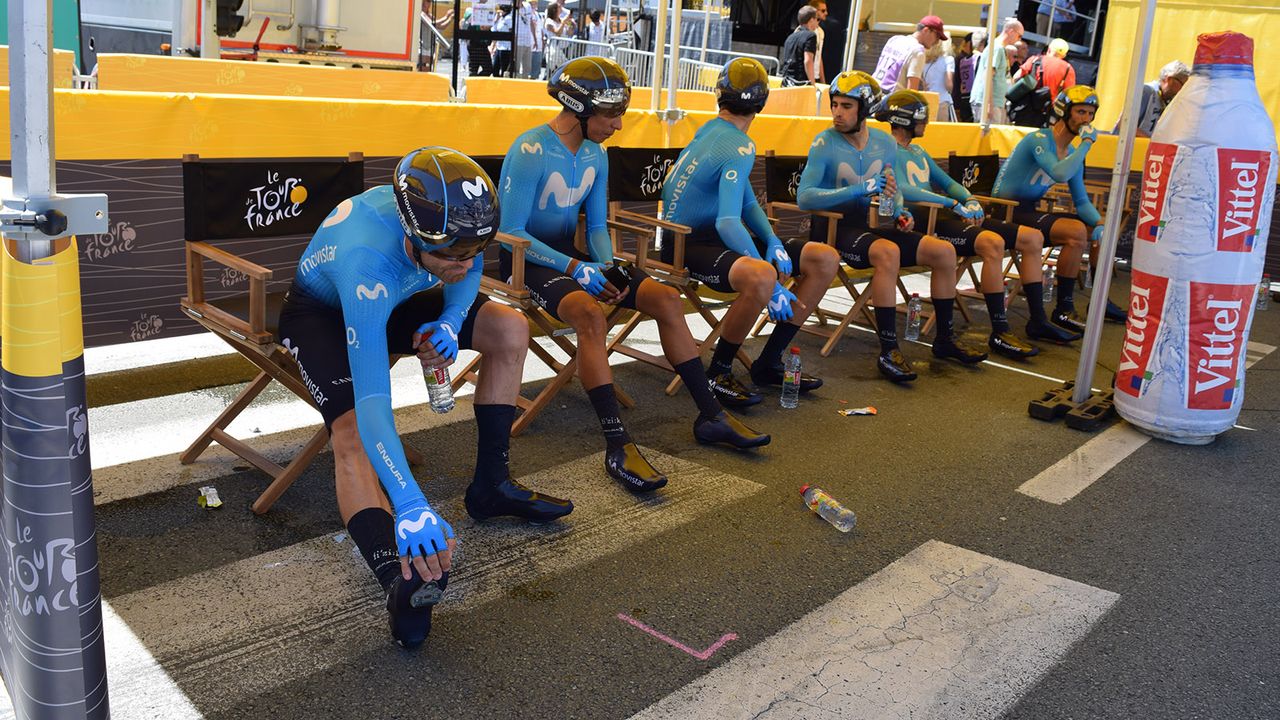 Team Movistar sit in the shade in their Endura Drag2Zero speedsuits ahead if the stage