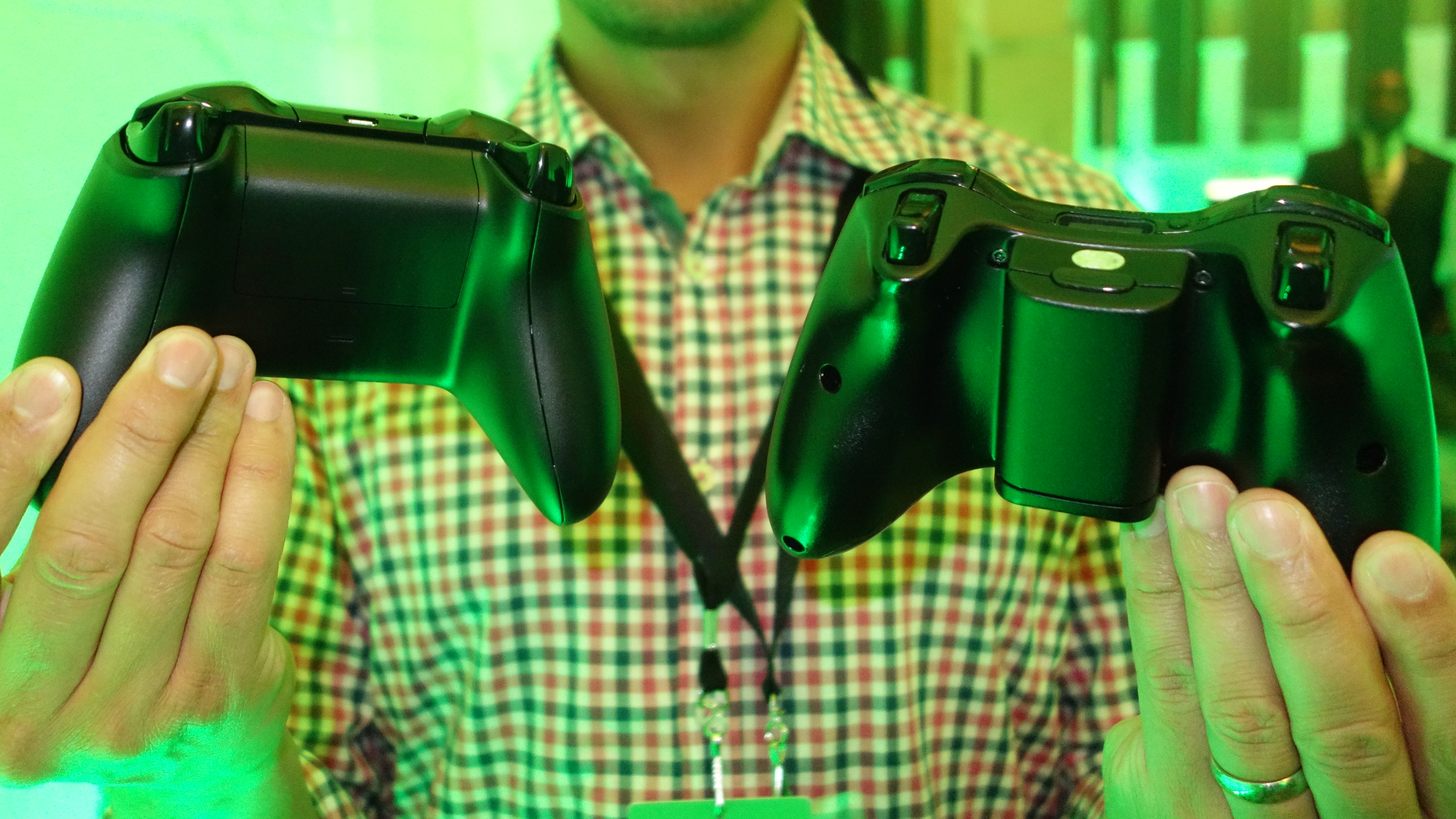 Xbox One vs Xbox 360 controller comparison