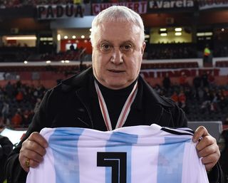 Former River Plate and Argentina midfielder Norberto Alonso receives a special tribute ahead of a game against Argentinos Juniors in August 2018.