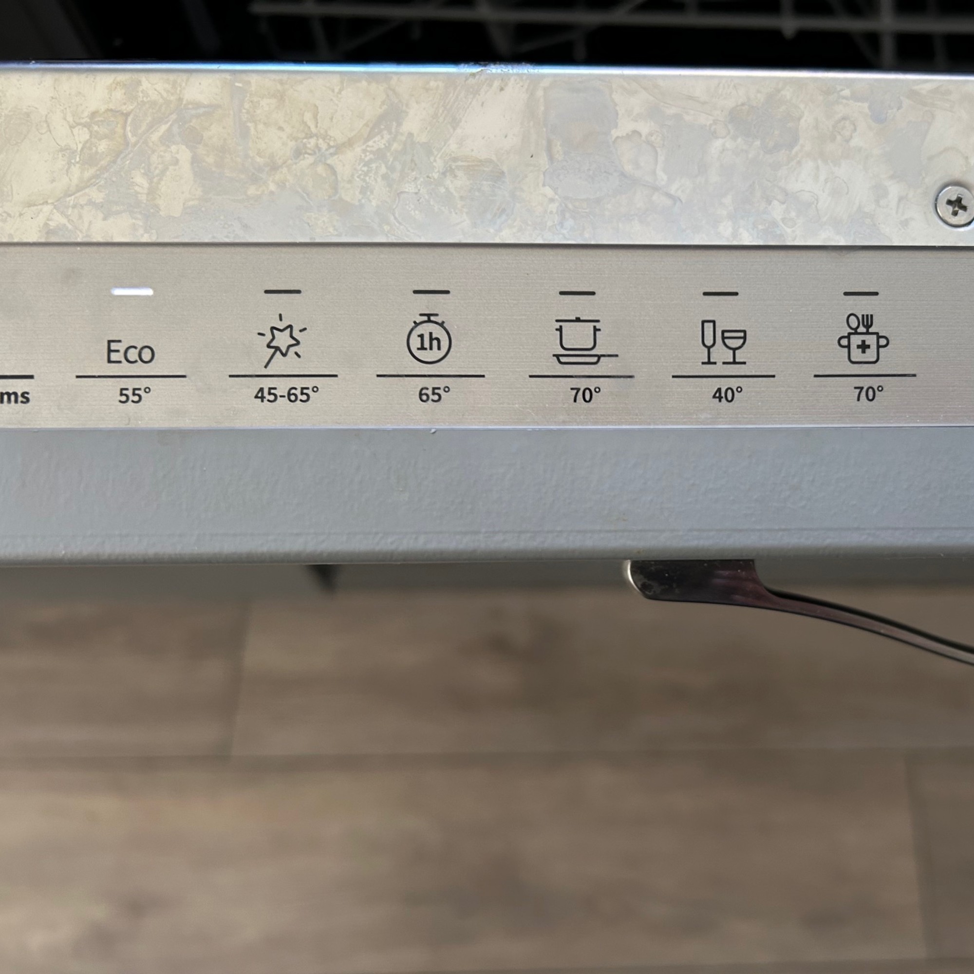Eco setting selected on Hisense dishwasher