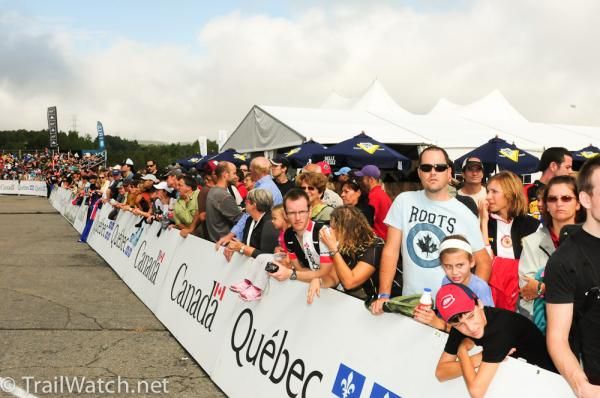 Crowds await the start