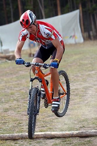 Lots of riders were doing their best Sven Nys impersonations during the bunnyhop drills.