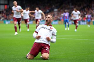 LONDON, ENGLAND - AUGUST 24: Jarrod Bowen of West Ham United celebrates scoring his team's second goal during the Premier League match between Crystal Palace FC and West Ham United FC at Selhurst Park on August 24, 2024 in London, England. (Photo by Richard Pelham/Getty Images)