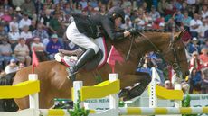 LESLEY-McNAUGHT-alamy-2F4W90D.jpg