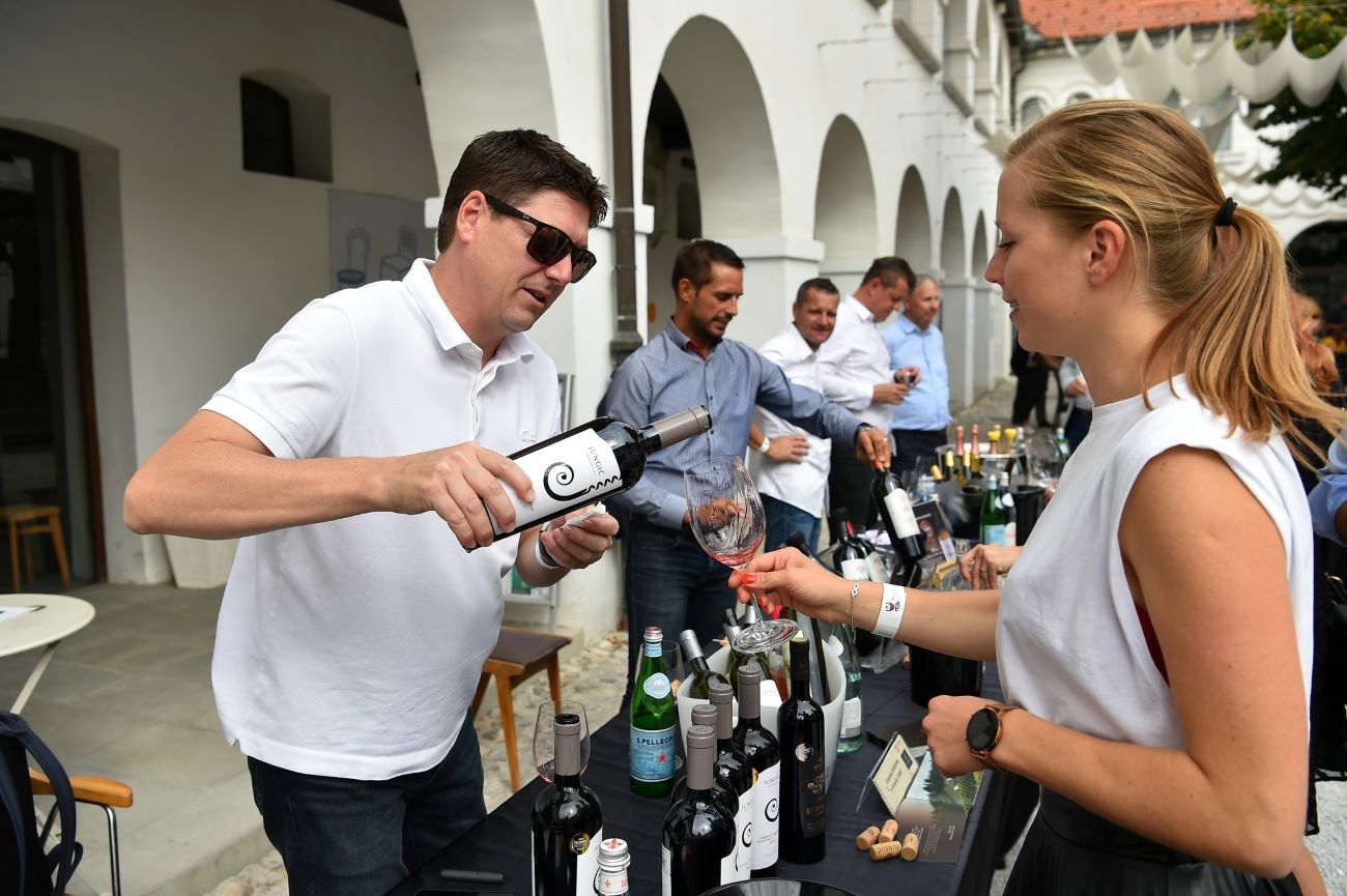 Attendees at the Salon of Decanter Award Winners