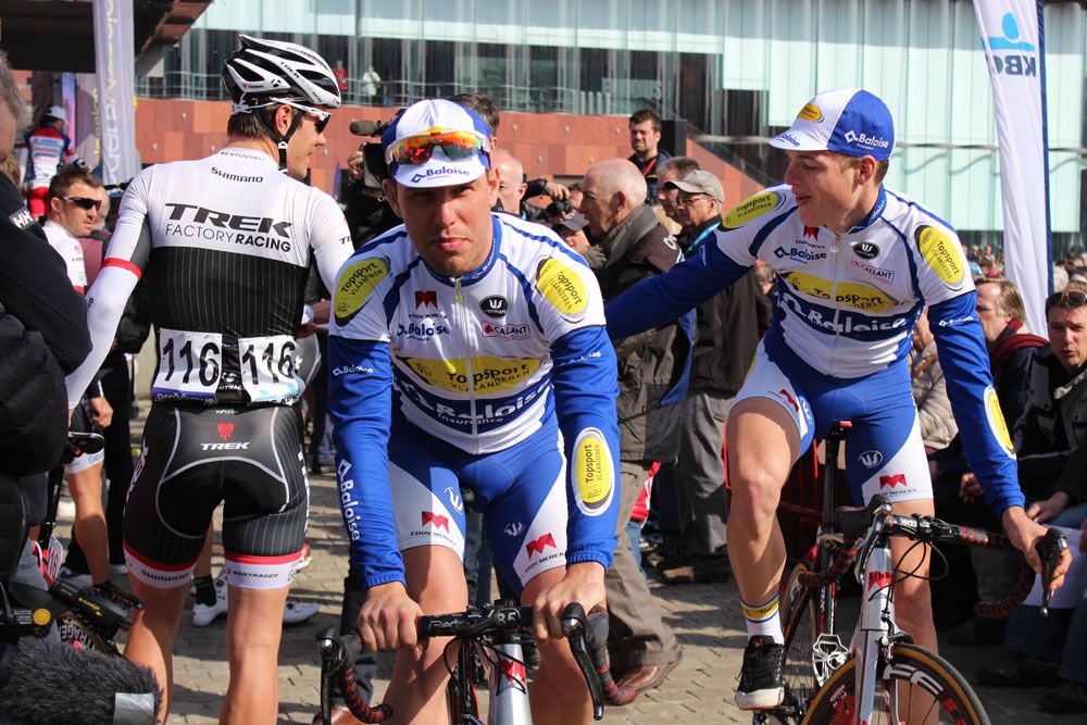 Jef Van Meirhaeghe rides back to the bus after sign on