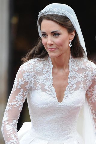 Royal Wedding Tiaras: Princess Diana' And Meghan Markle's Crowns ...