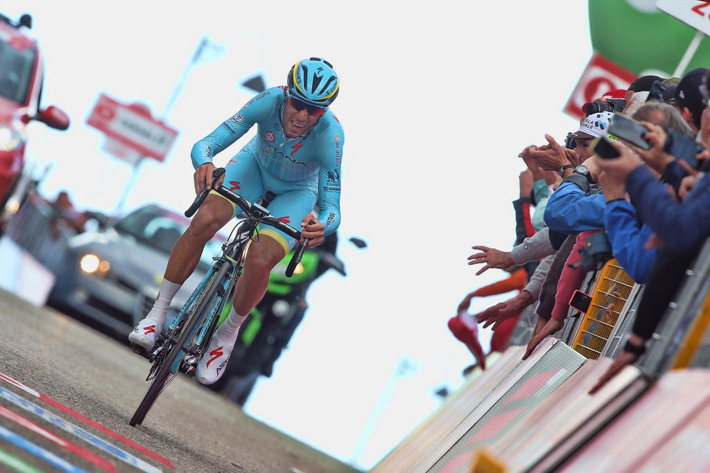 Vincenzo Nibali (Astana) pushes it to the line