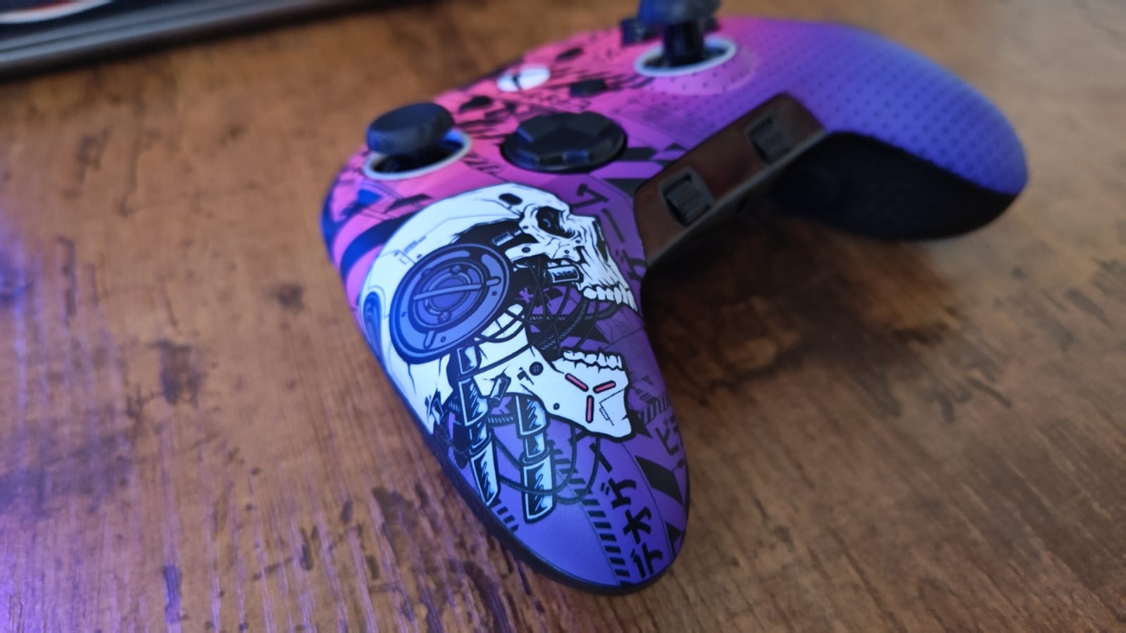 The artwork on the Respawn edition of the Scuf Valor Pro Wireless