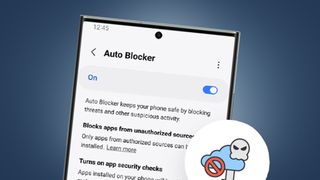 Un teléfono sobre fondo azul que muestra la función Samsung Auto Blocker