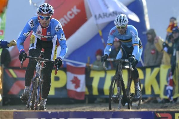Stybar gets a gap