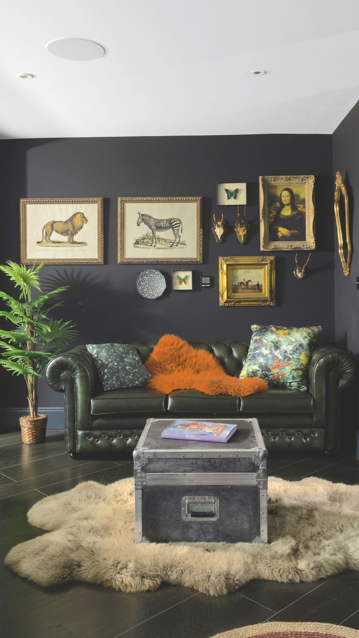 The walls were also painted in a dark shade (similar to Farrow &amp; Ball No.30 Hague Blue).