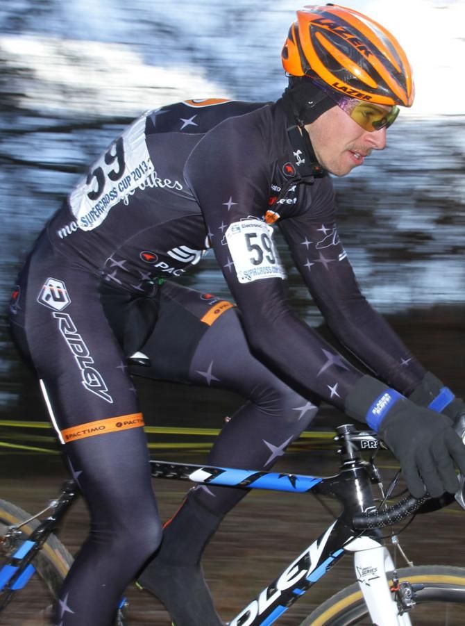Kerry Werner Jr. (MOB CX team) focuses on maintaining a podium spot.