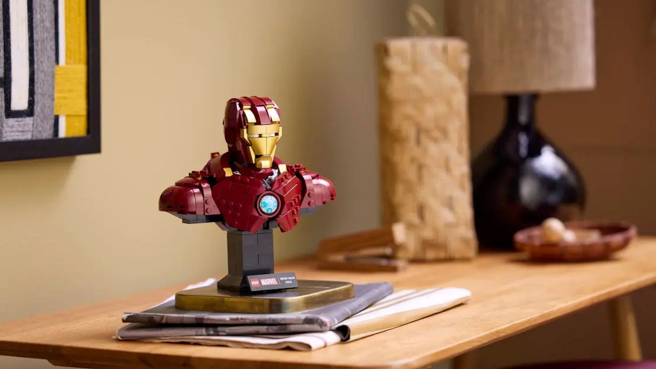 Lego Iron Man MK4 Bust in situ