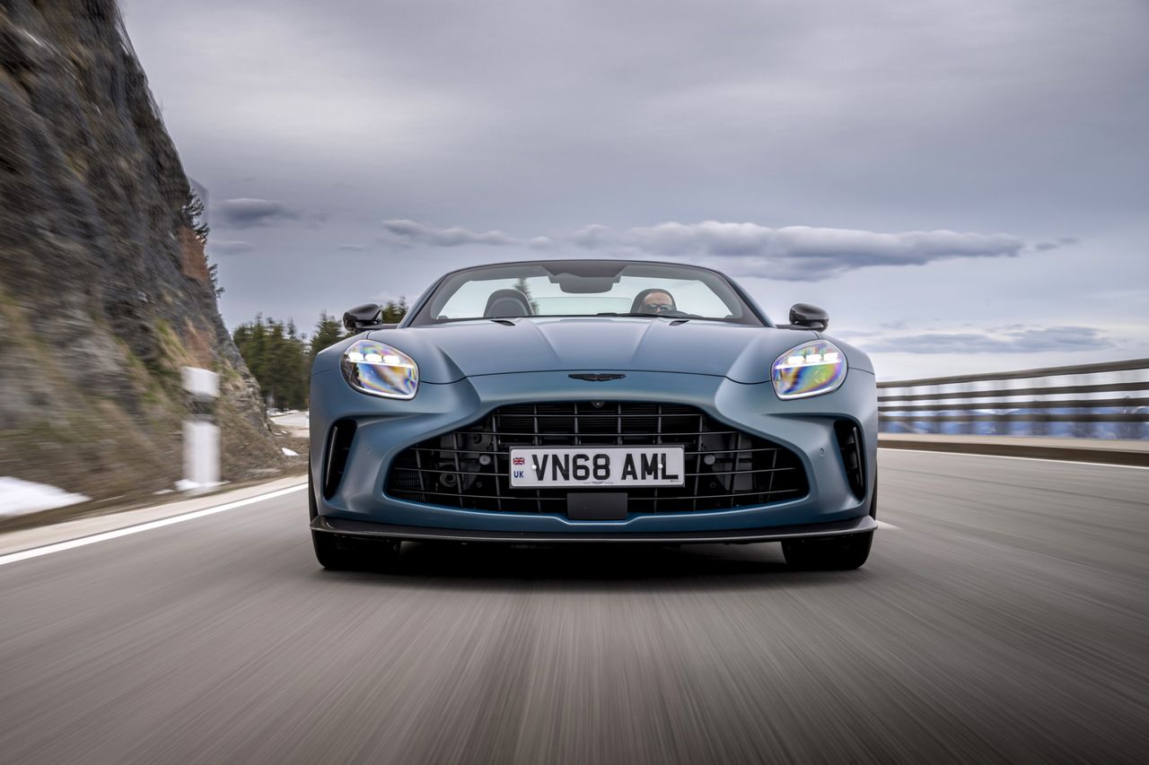 Images of the Aston Martin Vantage Roadster