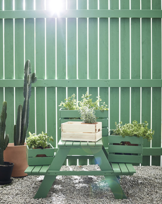 Ikea hac: garden with green fence and table