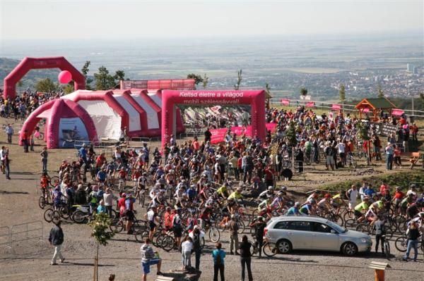 Racers amass for the start
