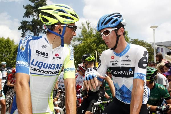 David Millar talks to Basso at the start