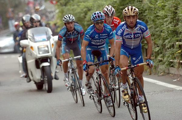 Bettini and Simoni powering the lead group
