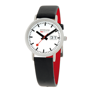 The Mondaine Official Swiss Railways Watch is a design classic – and the favourite of many designers thanks to its simplicity and elegance