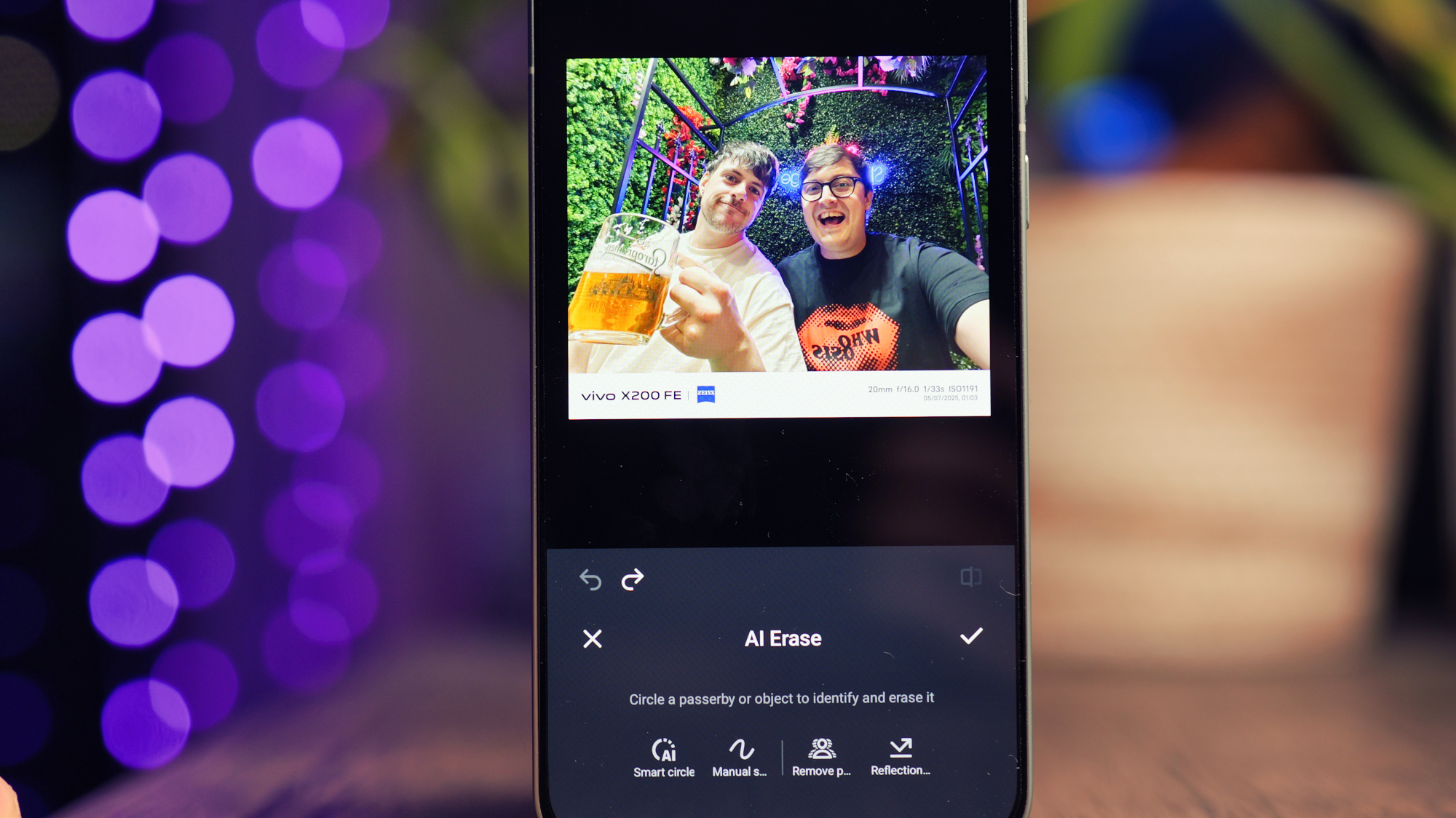 Vivo X200 FE phone screen showing two people in a photo