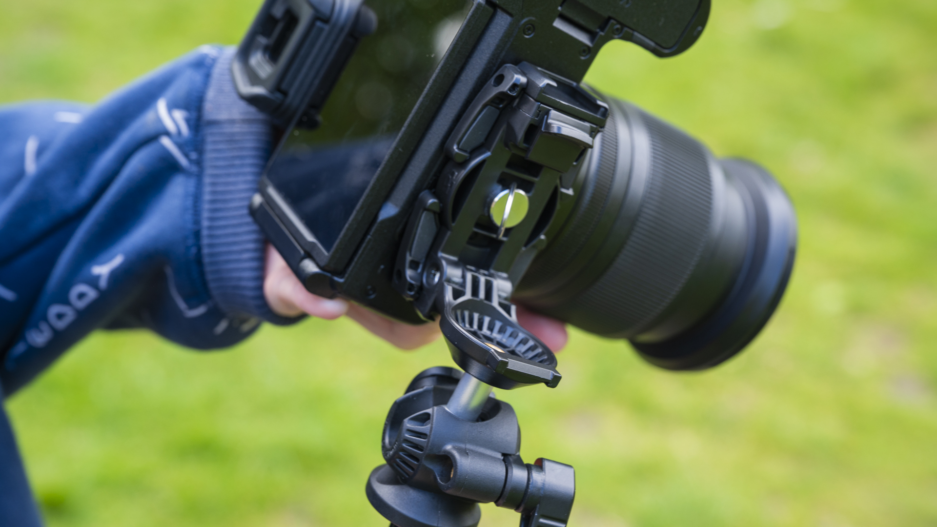 Detail of Neewer TP38 camera mount