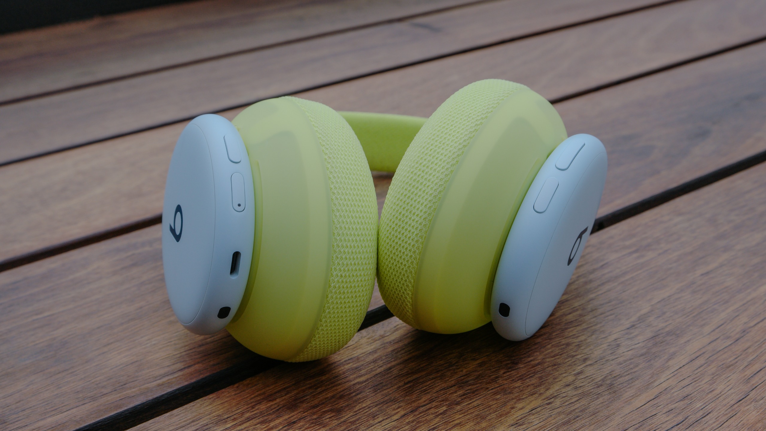 Beats 360 showing the physical controls