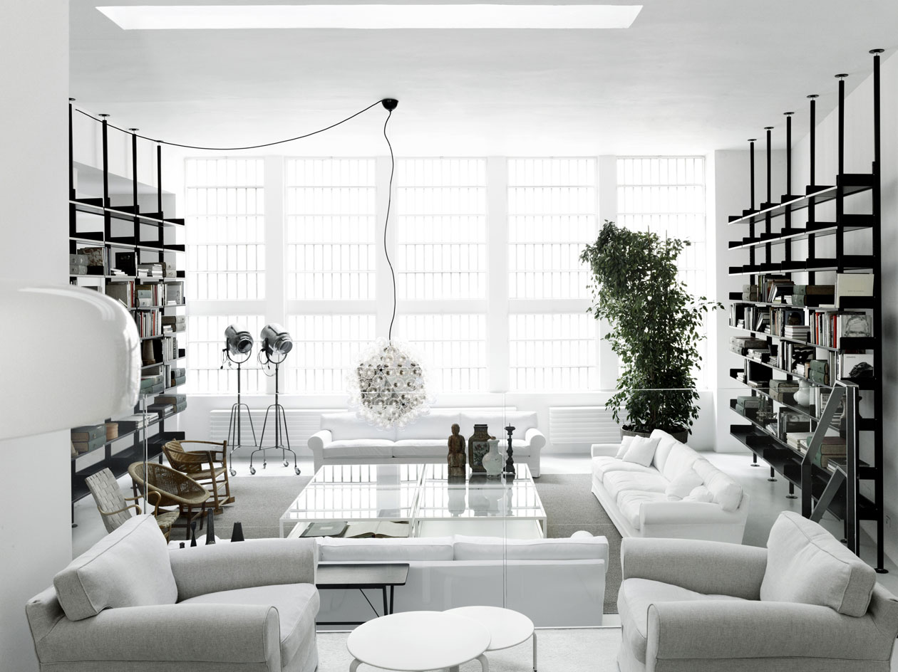 The showroom includes De Padova pieces from recent collections and its archives, as well as classic Italian designs and lighting