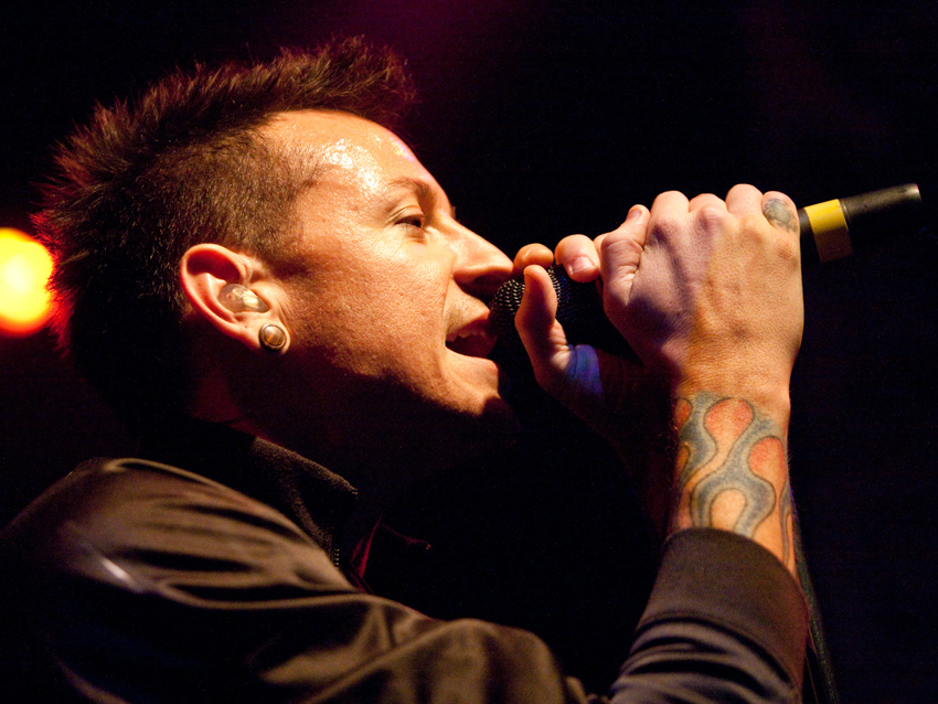 Chester Bennington chases angels and demons in Dead By Sunrise