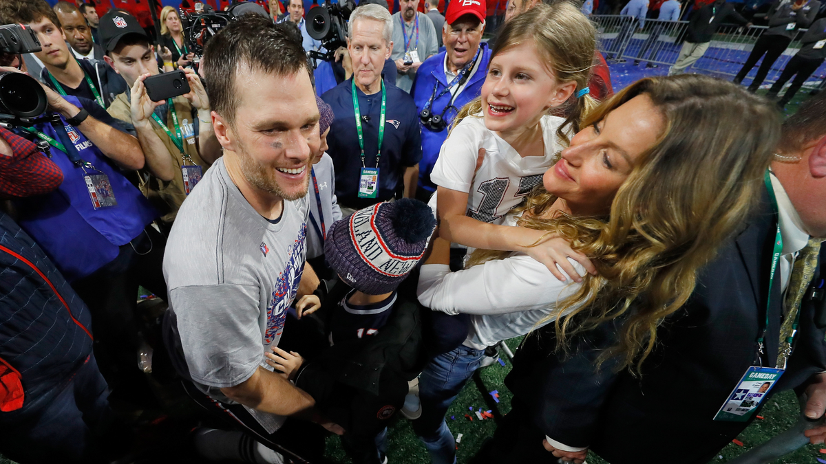 Tom Brady admet qu'il a "beaucoup foutu en tant que parent" au milieu de la grossesse de son ex-femme Gisele Bündchen