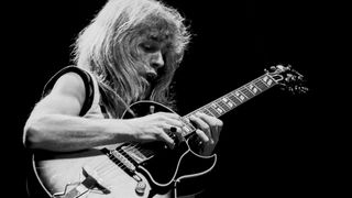 Musician Steve Howe of the band YES performs in concert at the Long Beach (CA) Arena, September 27, 1977 in Long Beach, California.