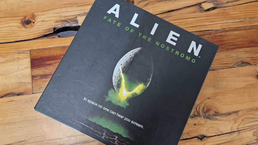 Alien: Fate of the Nostromo box on a wooden surface