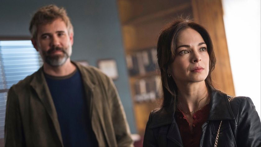 Rossif Sutherland as Alberg and Kristin Kreuk as Cassandra in Murder in a Small Town Season 2x02